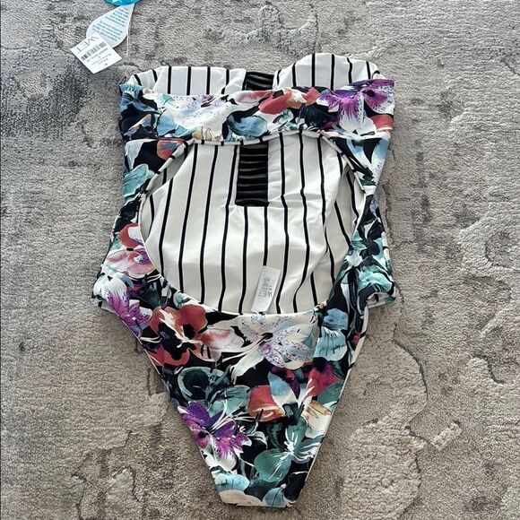 Reversible Black and Purple One Piece Swimwear - Picture 6 of 10